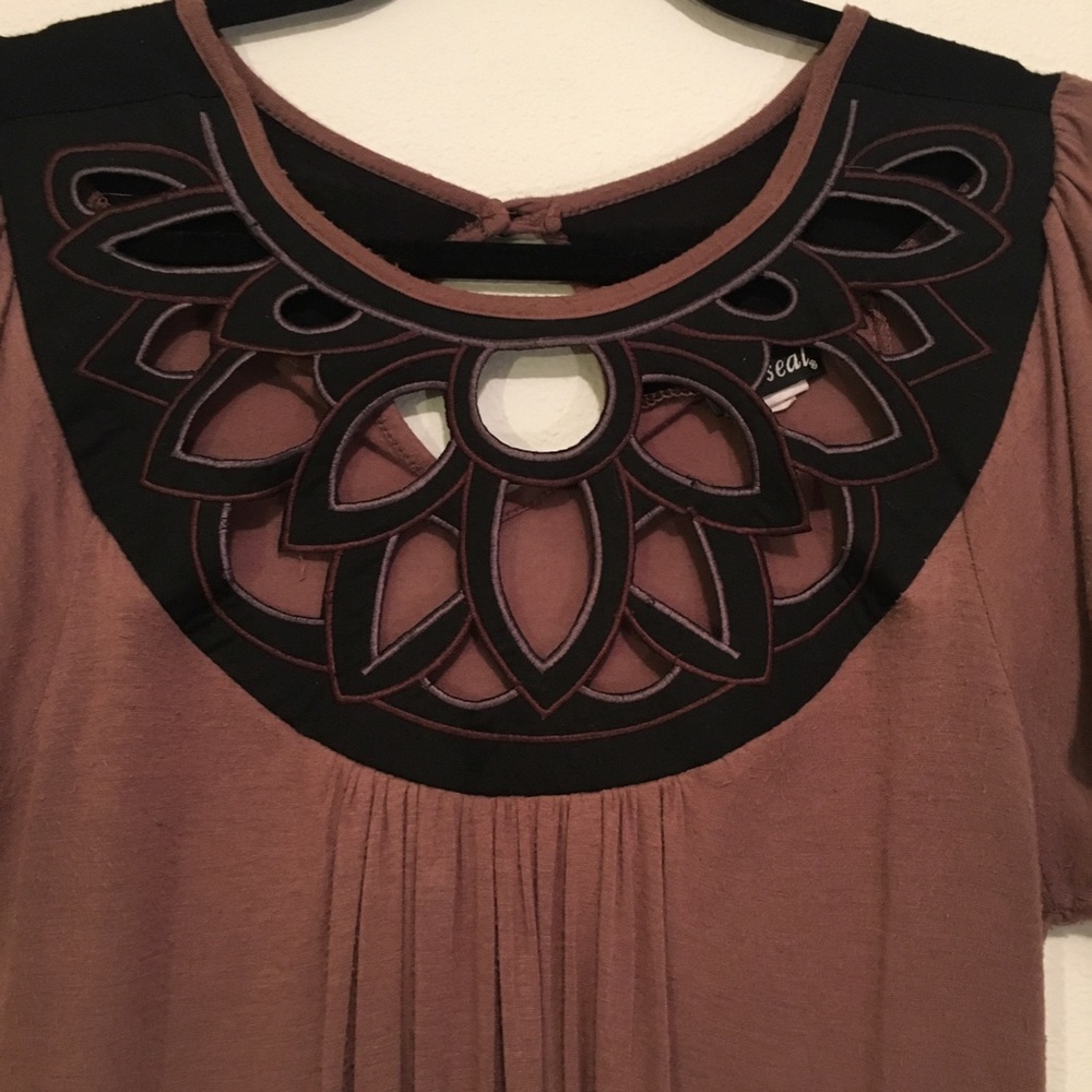 Detailed chest cutout blouse with flows sleeves